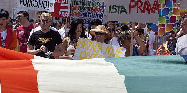 Split, 07.06.2014 - Noseci zastavu duginih boja sudionici Parade ponosa prosetali gradom
